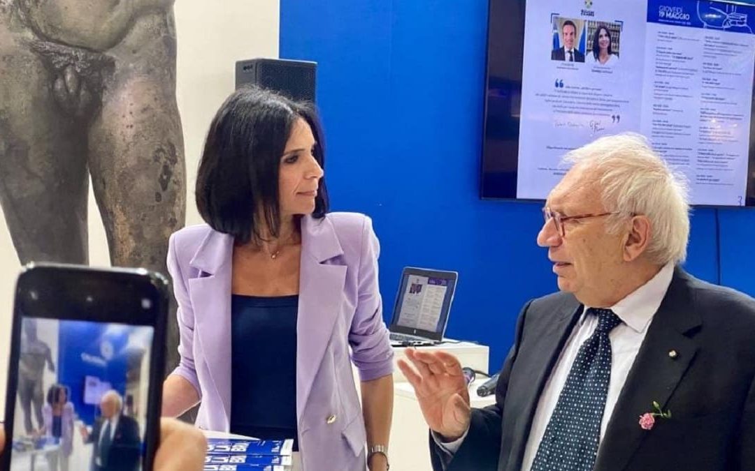 Salone di Torino, il ministro Bianchi nello stand Calabria: «Terra straordinaria»