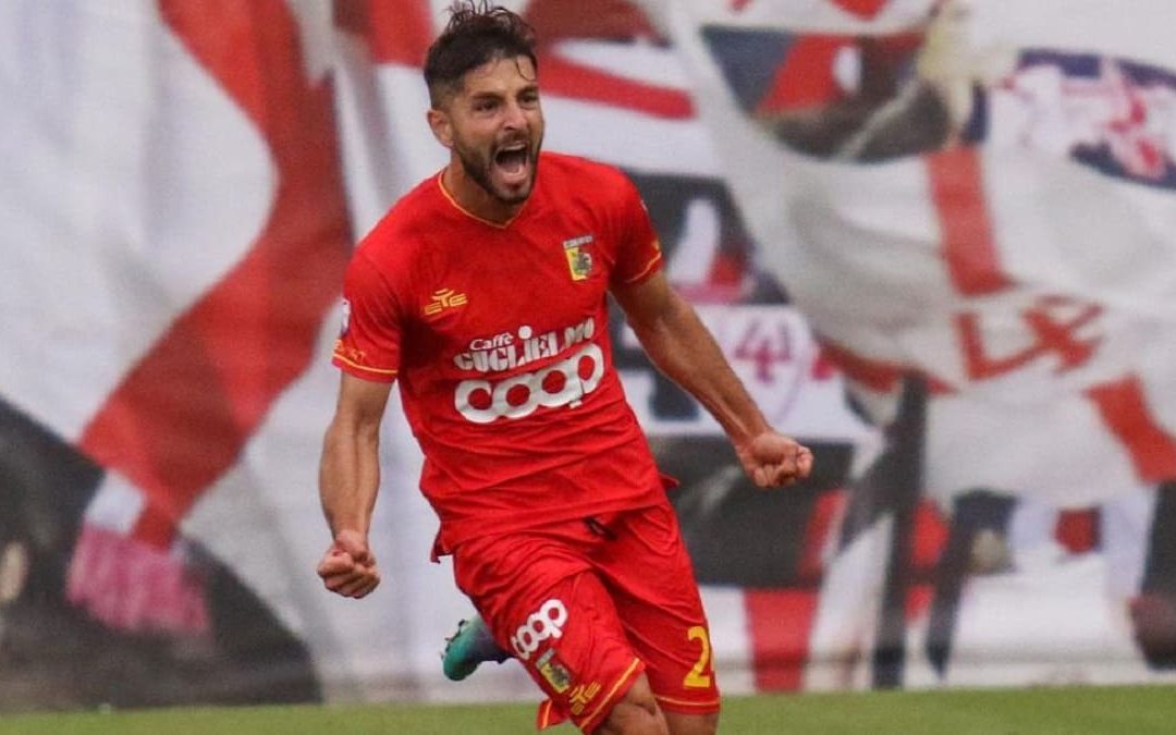 L'esultanza di Sounas dopo il gol dello 0-1