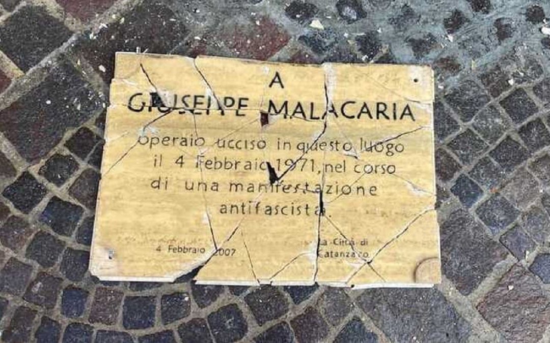 Catanzaro, restaurata la targa in ricordo di Malacaria distrutta due mesi fa
