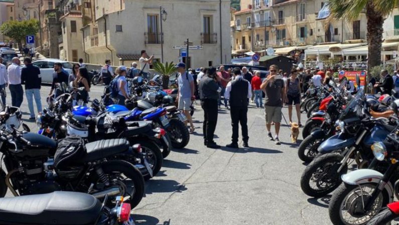 Tropea, 150 partecipanti al “Distinguished Gentleman Ride”