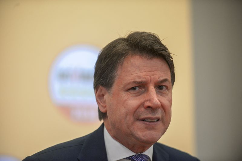 Conte “Grave intromissione del premier”, poi il chiarimento. Draghi “Il governo non rischia”