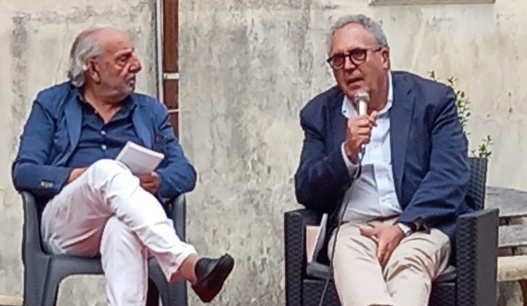 Nicola Adamo (nella foto con Franco Caputo) interviene a Cerisano alla presentazione del libro di Leporace &amp;quot;Giacomo Mancini, un avvocato del Sud&amp;quot;