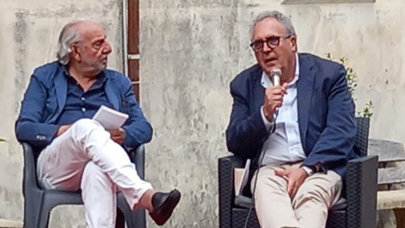Nicola Adamo rompe il silenzio per elogiare Giacomo Mancini