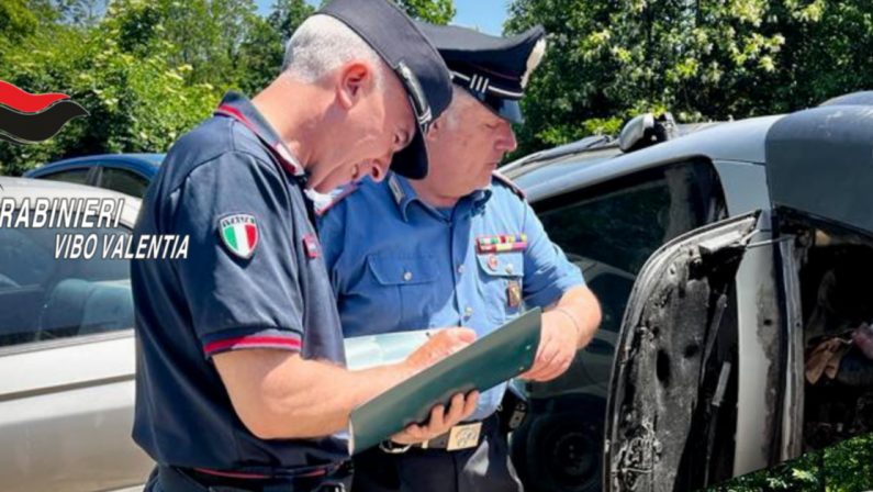 I carabinieri soccorrono un ferito e scoprono un deposito di mezzi fuori uso