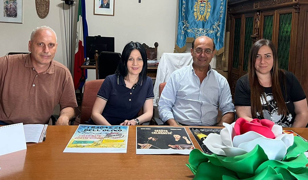 Gli assessori Francesco Ciccone, Rosa Alba Gangemi, il sindaco Salvatore Fortunato Giordano e l'assessore Elisa Galloro