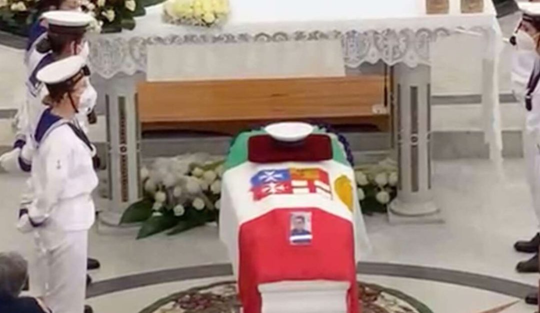 Il feretro di Carolina Citro durante il funerale