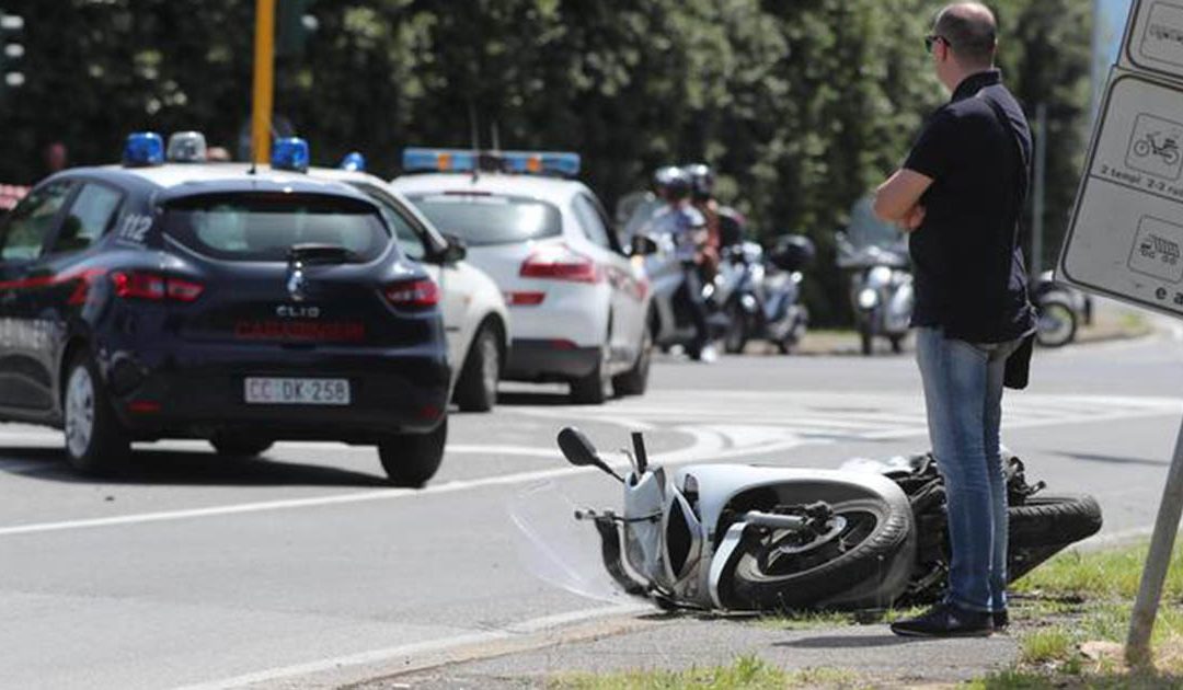 Tragedia a Rose, scontro tra un’auto e una moto: muore un 48enne
