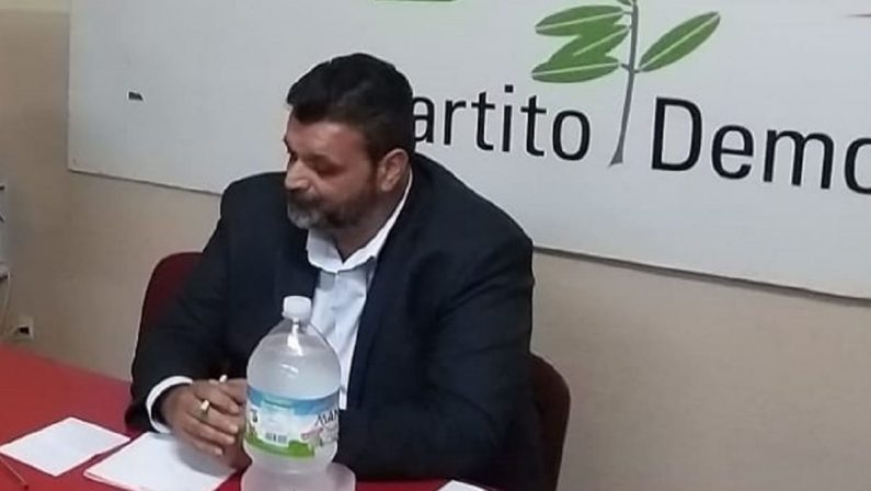 Il dirigente Galea lascia il Pd sbattendo la porta: «Non è un partito di sinistra»