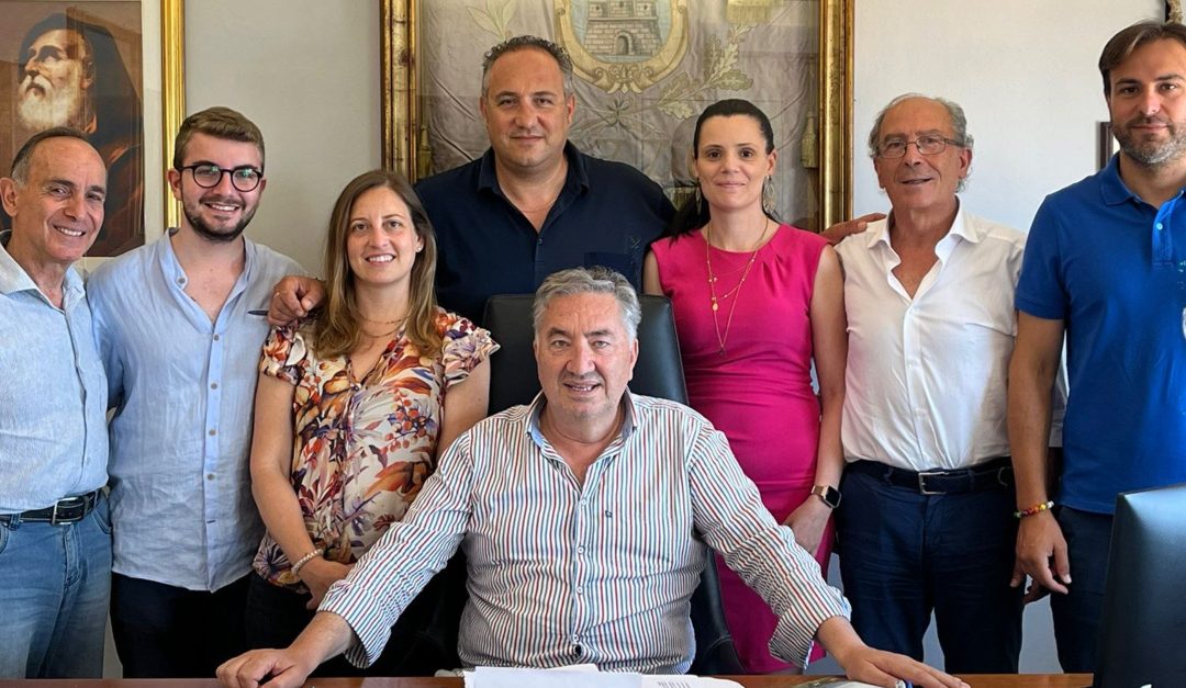 Il sindaco Pititto con la sua nuova Giunta