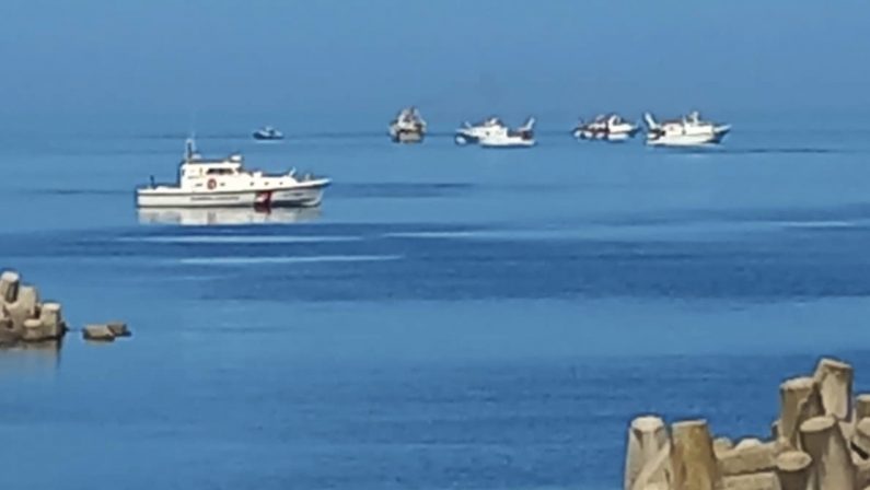 I pescatori di Gioia Tauro bloccano il porto per il caro benzina