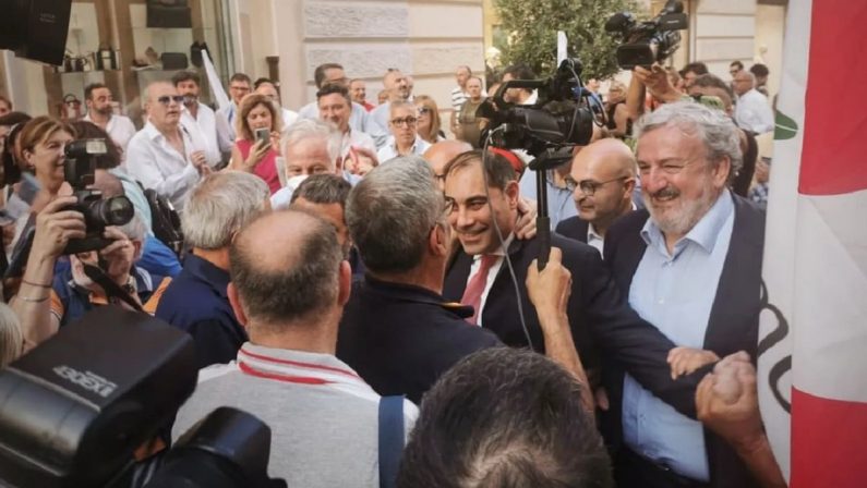 Comunali 2022, Melucci ancora sindaco di Taranto: trionfo al primo turno