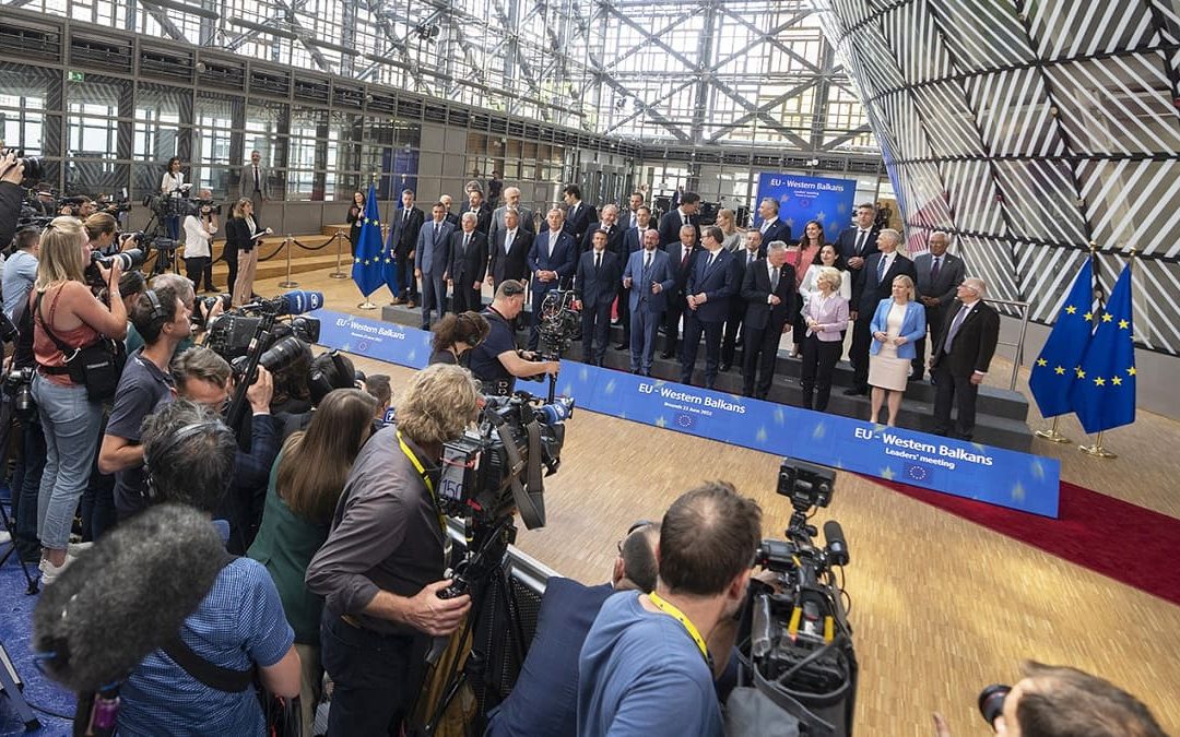 La foto di gruppo alla riunione dei leader dell'Ue e dei Balcani occidentali