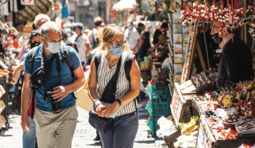 Turisti per le strade di Napoli