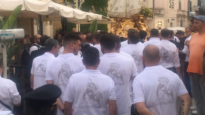 Festa della Bruna, la protesta dei Cavalieri: alla novena senza uniforme