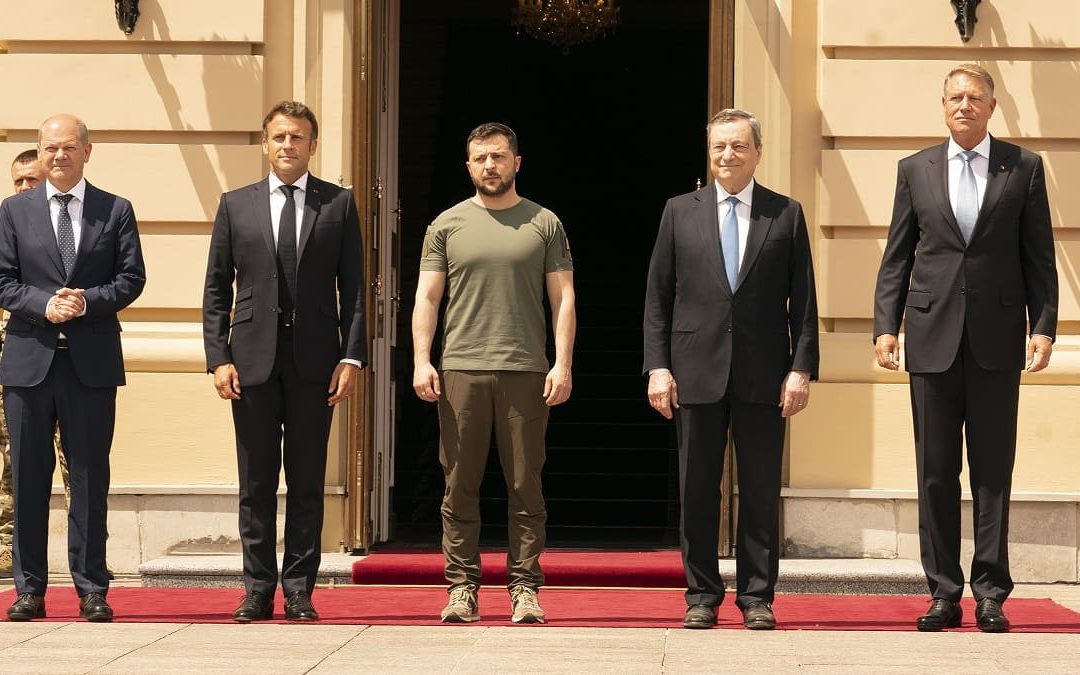 Il Presidente del Consiglio, Mario Draghi, insieme al Presidente francese Emmanuel Macron, al Cancelliere tedesco Olaf Scholz, l Presidente rumeno Klaus Iohannis e il Presidente ucraino Volodymyr Zelensky