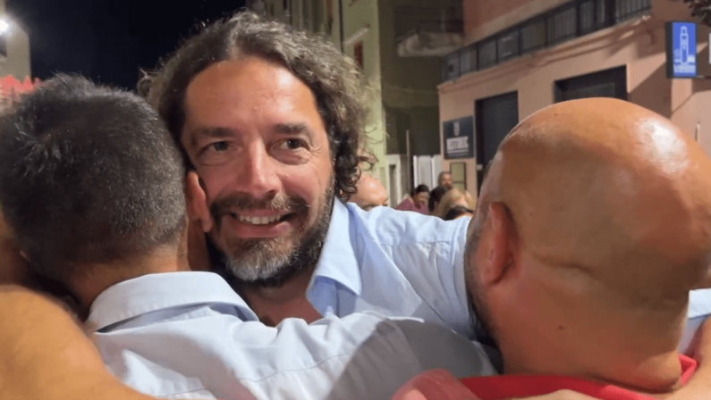 Politano sindaco di Paola, la strana coalizione "popolare" festeggia
