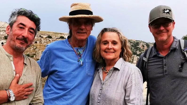 Edward Norton e Jeremy Irons a passeggio nei Sassi di Matera