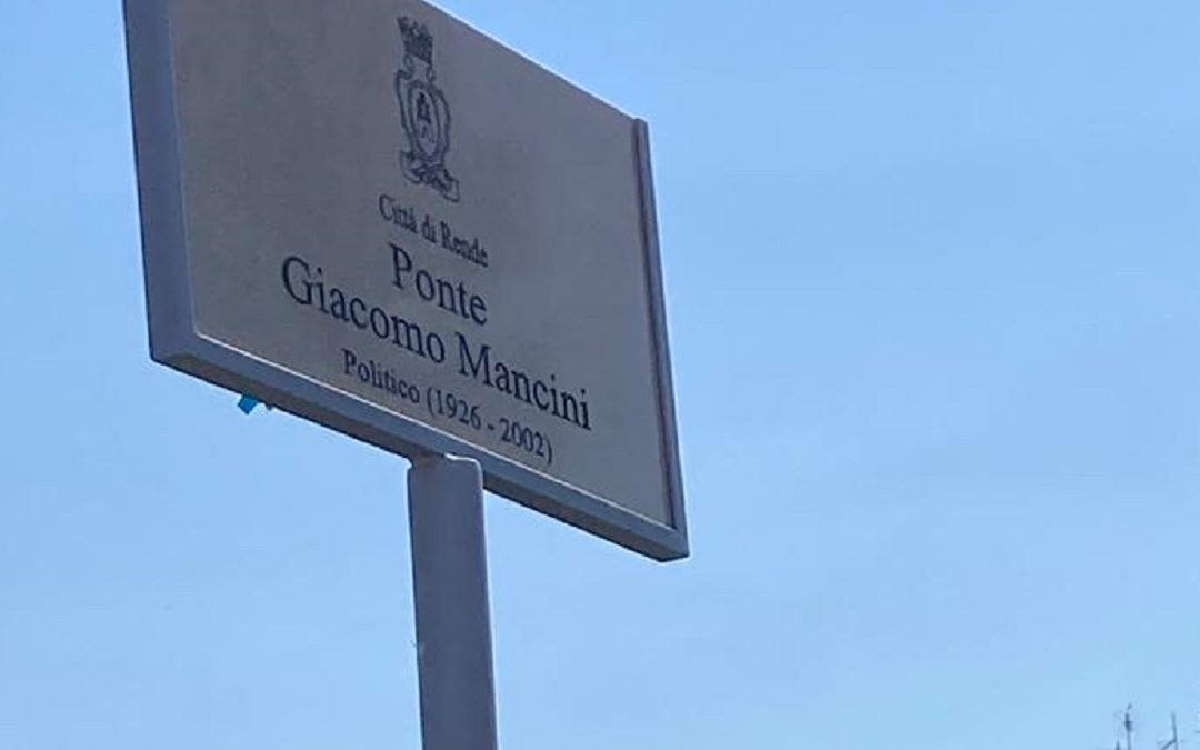 Inaugurato il Ponte Giacomo Mancini, ma l’anno di nascita sulla targa è sbagliato