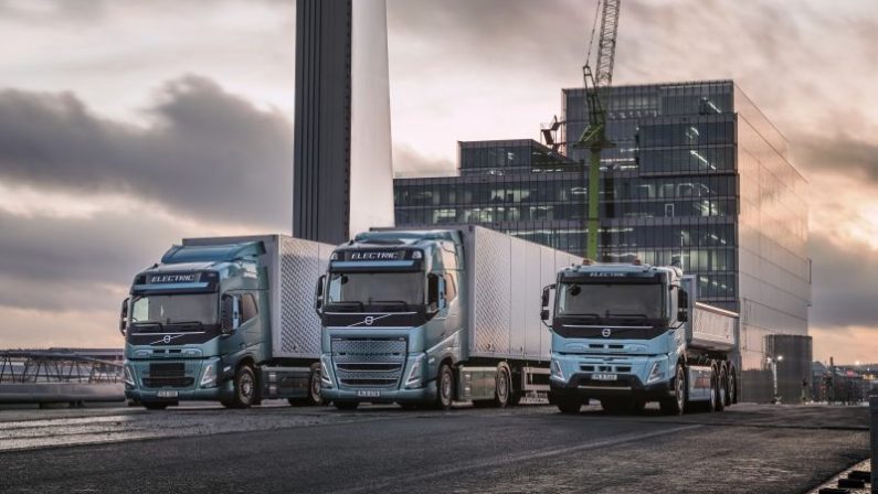 Volvo Trucks presenta percorso verso zero emissioni e incidenti