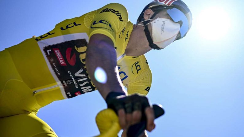 Van Aert vince in volata l’ottava tappa del Tour