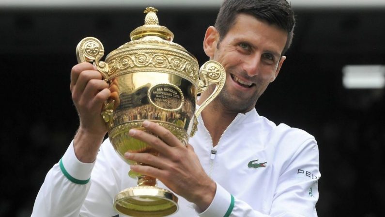 Tennis, Djokovic vince Wimbledon per la settima volta, battuto Kyrgios