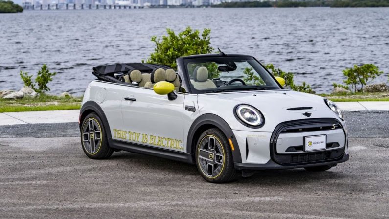 Mini presenta one-off della Cooper SE Cabrio