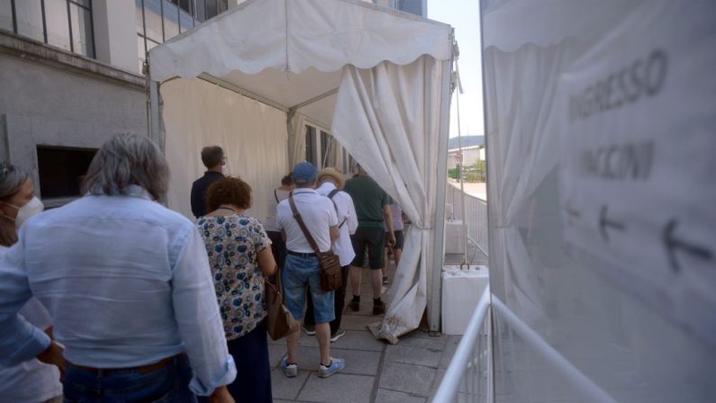 Covid, sono 88.221 i nuovi positivi e 253 le vittime