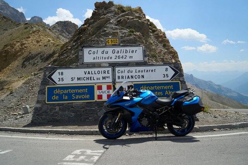 Le Alpi accolgono la Suzuki GSX-S1000GT Experience