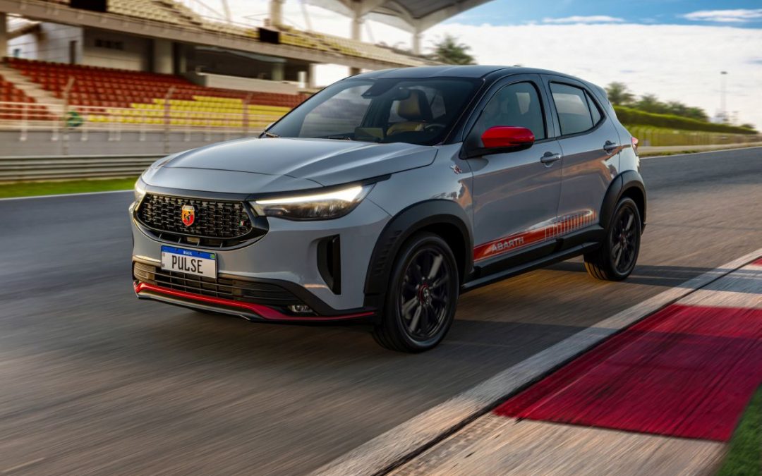 Nuova Abarth Pulse in pista nella F4 brasiliana come Safety Car