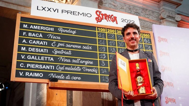 Mario Desiati vince il Premio Strega e lo dedica agli scrittori della Puglia