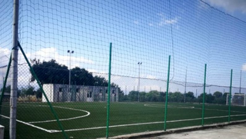 Comparni, ristrutturato il campo di calcio a 5