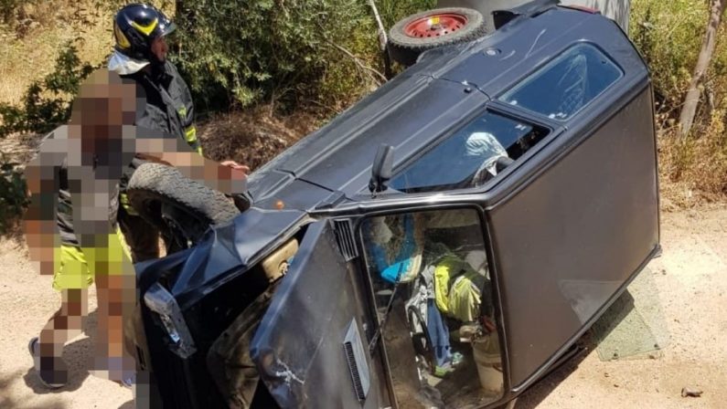 Sbanda con l'auto e muore, tragedia in provincia di Catanzaro