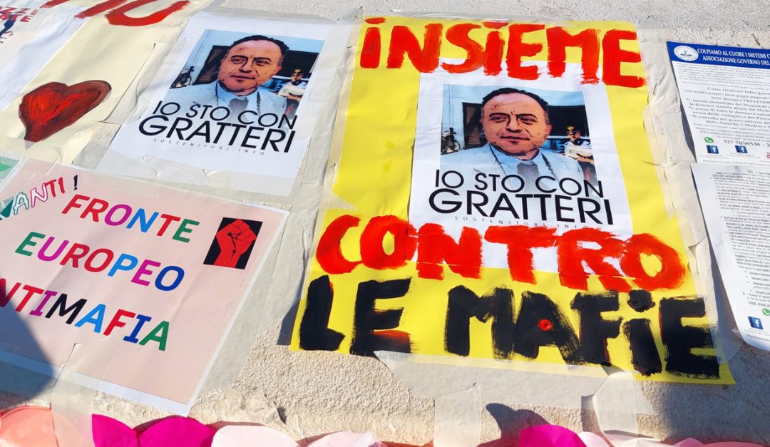 Cartelli contro le mafie e pro Gratteri esposti a Milano