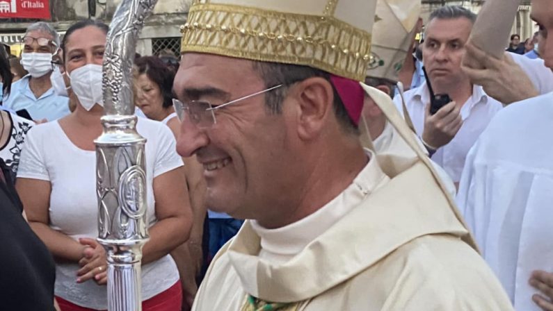 Monsignor Parisi prende possesso della diocesi di Lamezia