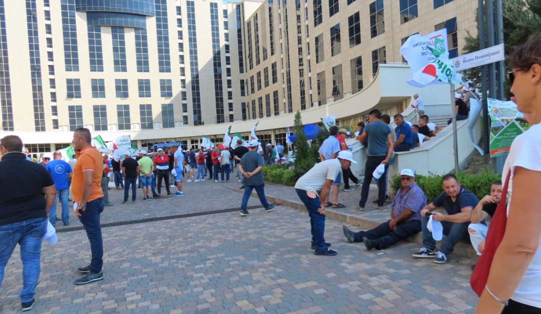 La protesta alla Cittadella regionale