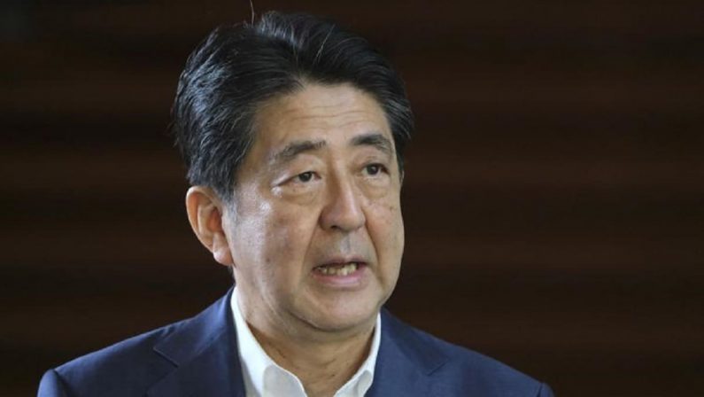 Giappone, l'ex premier Abe è morto a seguito dell'attentato subito