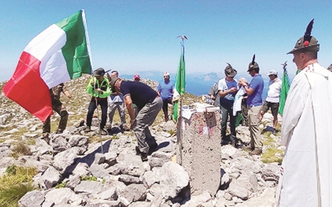 Alpini sulla vetta del Monte Pollino