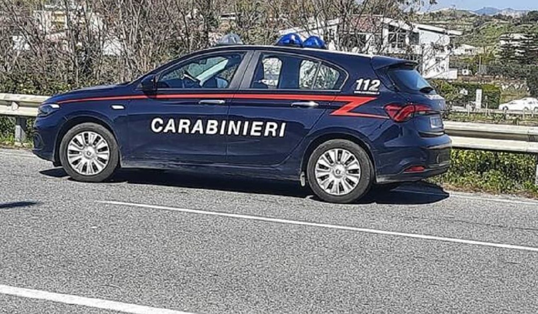 Una volante dei carabinieri sulla Ss107