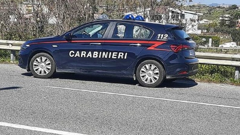 Minaccia di lanciarsi dal viadotto, carabinieri evitano suicidio nel Cosentino