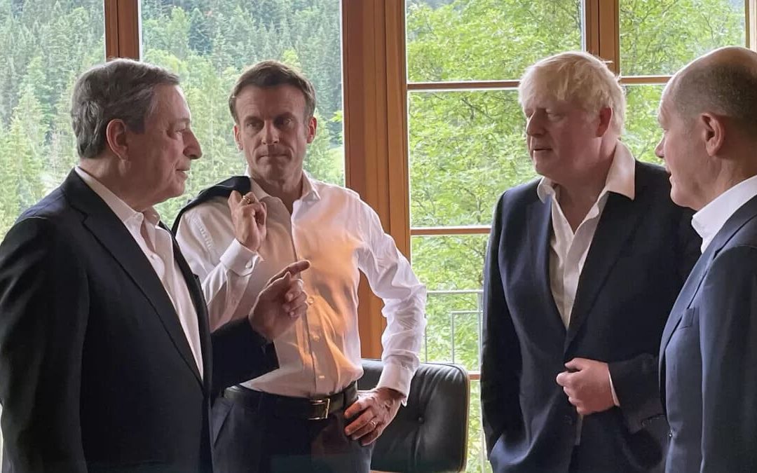 Mario Draghi, Emmanuel Macron, Boris Johnson e Olaf Scholz durante il G7