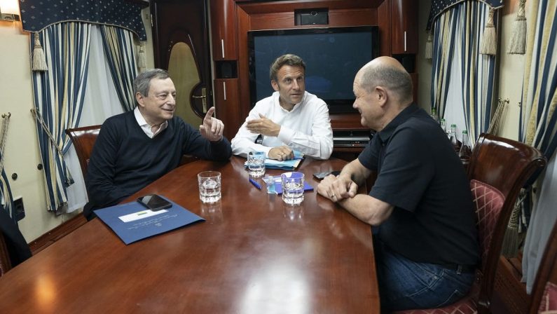 UNA CLASSE POLITICA SENZA VISIONE INTERNAZIONALE