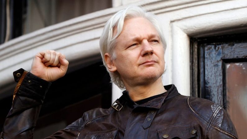 Julian Assange, cittadinanza onoraria in un Comune del Catanzarese