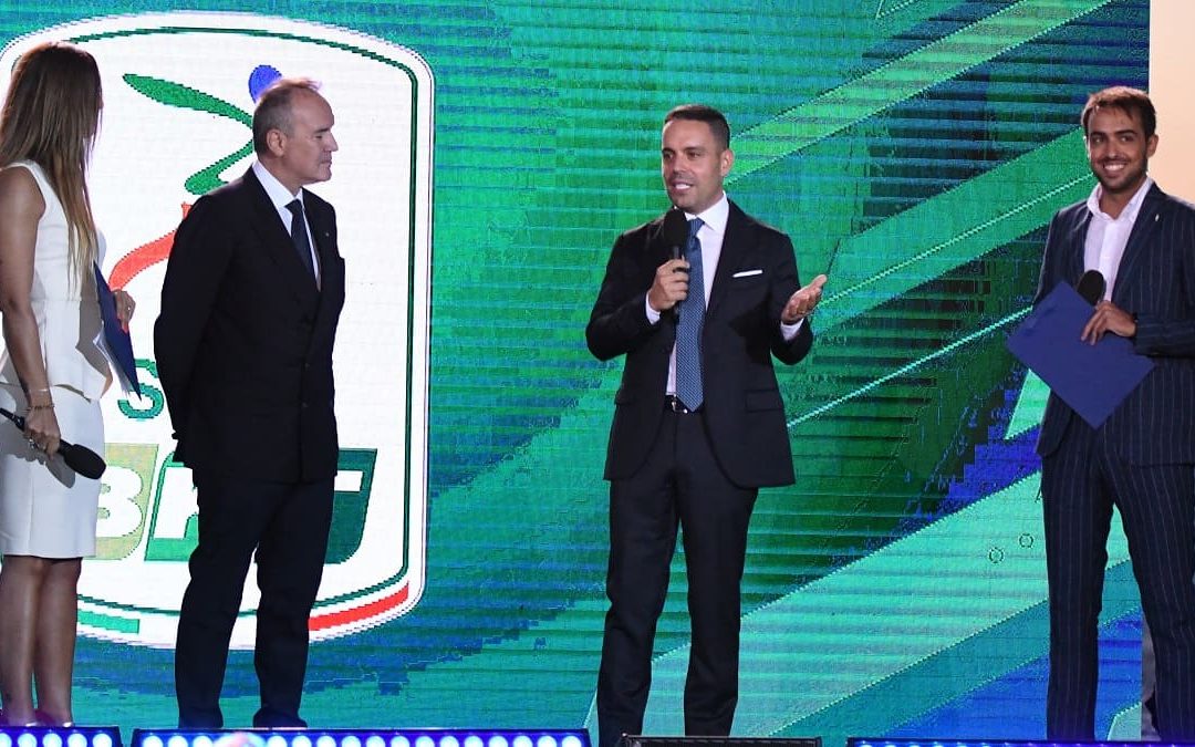 Il patron della Reggina Saladini sul palco con il presidente Lega B Balata