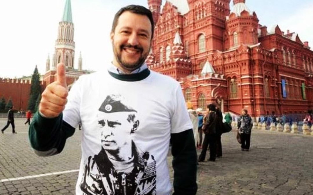 Salvini a Mosca con la t-shirt di Putin