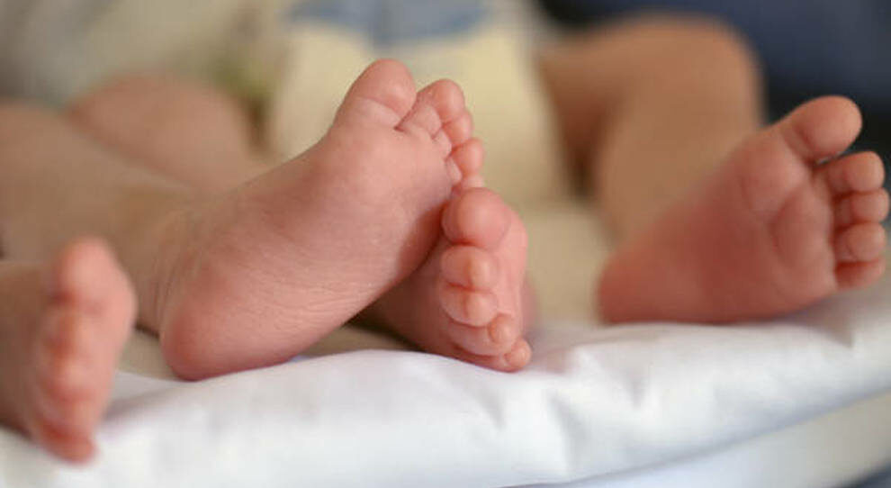 Due feti nella stessa placenta, raro parto gemellare a Foggia