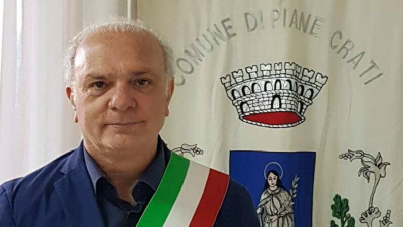 Si dimettono sei consiglieri comunali, cade il sindaco di Piane Crati (Cosenza)