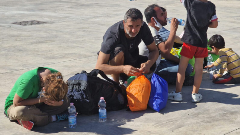 Migranti: quarto sbarco in cinque giorni a Roccella Jonica, arrivati in 50