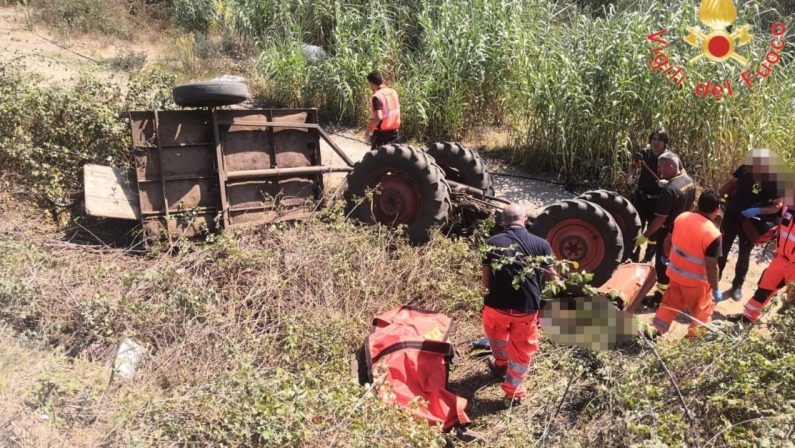 Trattore si ribalta nel Reggino, muore sedicenne che era alla guida