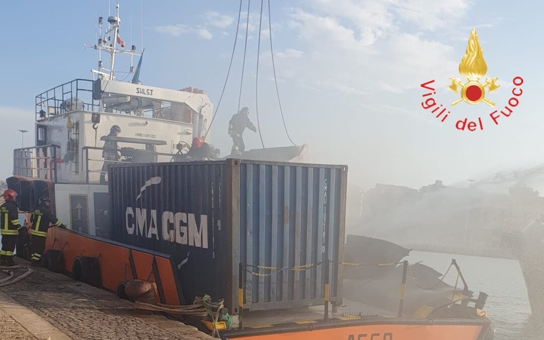 Il rimorchiatore esploso a Crotone. Drammatico il bilancio: tre morti e due feriti