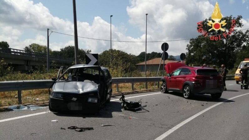 Incidente stradale nel Catanzarese, due donne ferite